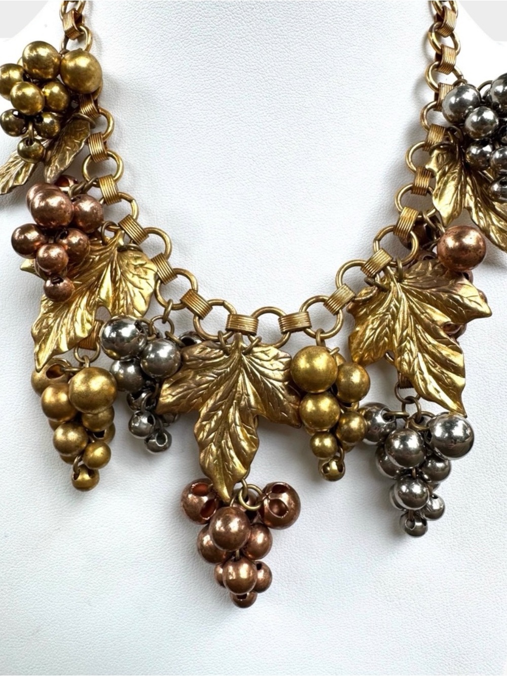 VINTAGE 1940s Copper, Gold-tone, & Silver-tone Grape Cluster Book-chain Necklace - Picture 7 of 11